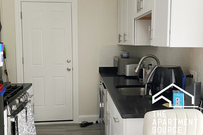 Photo - 3819 1/2 N Greenview Ave Condo Unit 1W