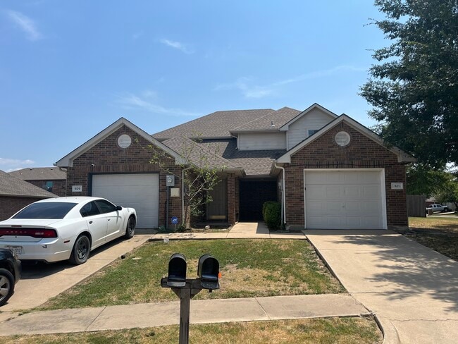 Building Photo - 611 W Walton Way