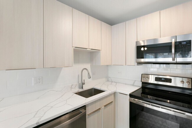 Photo - 7714 N Sheridan Rd