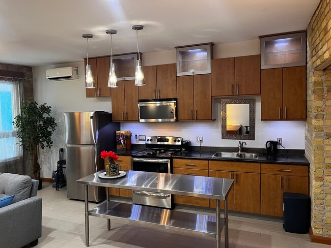 Building Photo - 123 King St