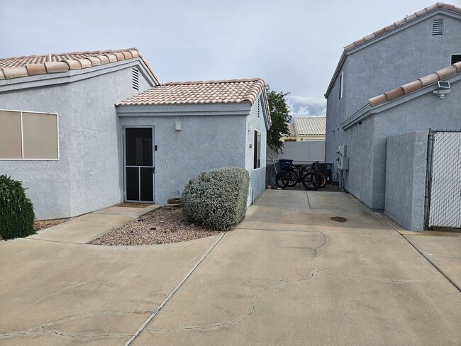 Building Photo - 3440 Sunriver Rd