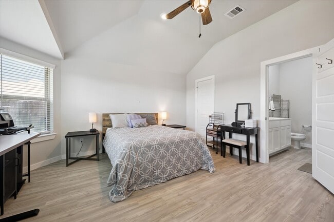 Photo - 2493 Clydesdale Ln
