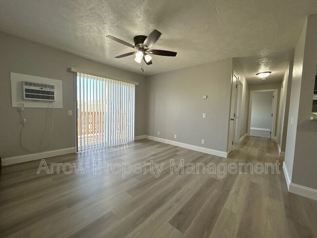 Building Photo - 940 27th St Unit 12 Rental