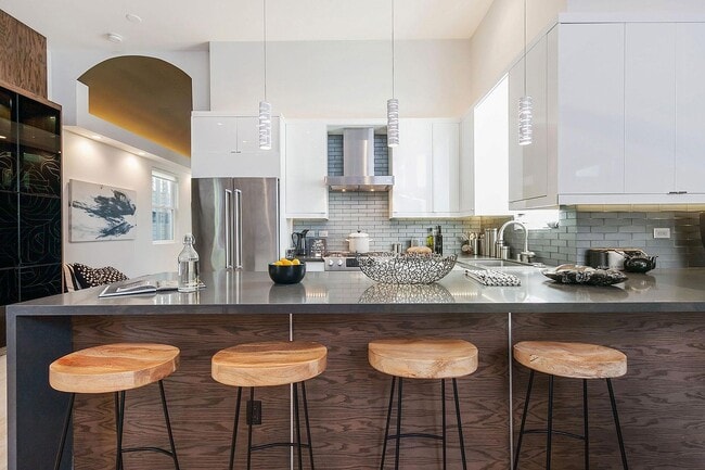 Photo - 1086 S Van Ness Ave