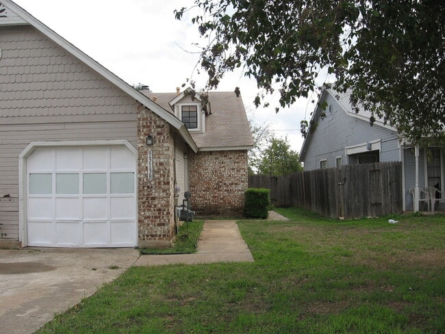 Building Photo - 9313 Kempler Dr Unit B