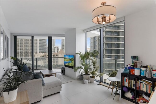 Building Photo - 501 NE 31st St Rental