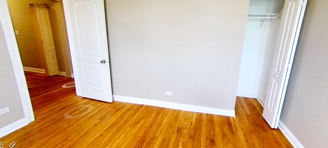 Photo - 2346 N KENNETH Ave Unidad 1W