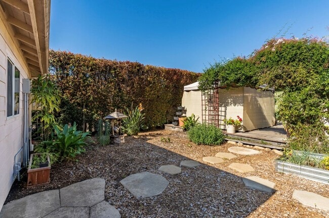 Photo - 4593 Hollister Ave