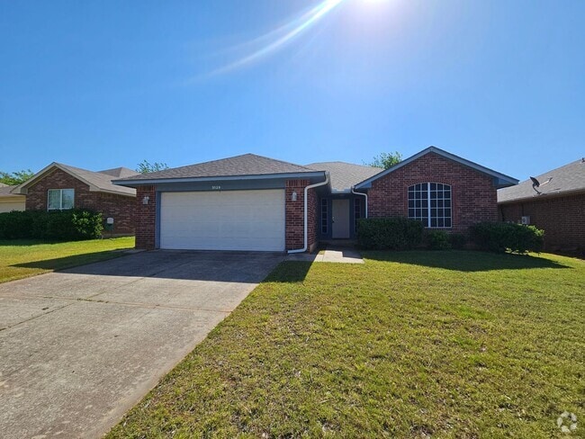 Building Photo - (3) Bed/(2) Bath In NE Norman Avail NOW! Rental