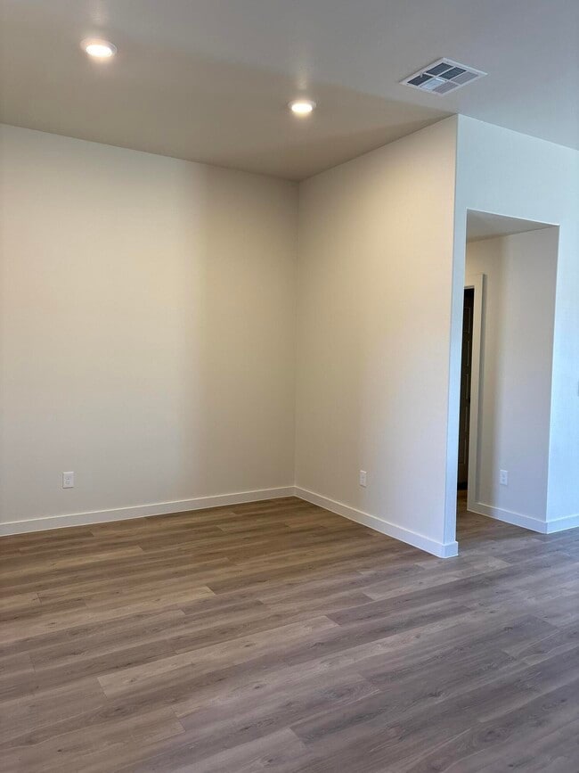 Photo - 2509 Kenwood Ave