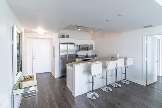 Building Photo - 601 NE 36th St Unit 1002 Rental