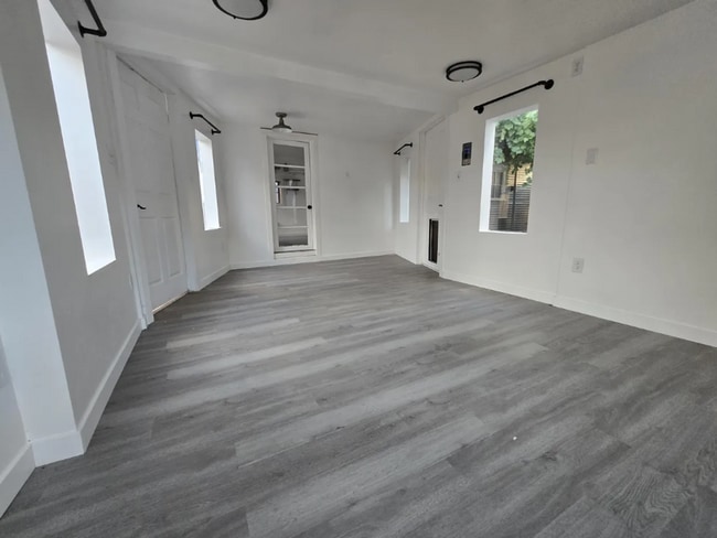Photo - 214 Stark St Unit 214 Stark St  #4