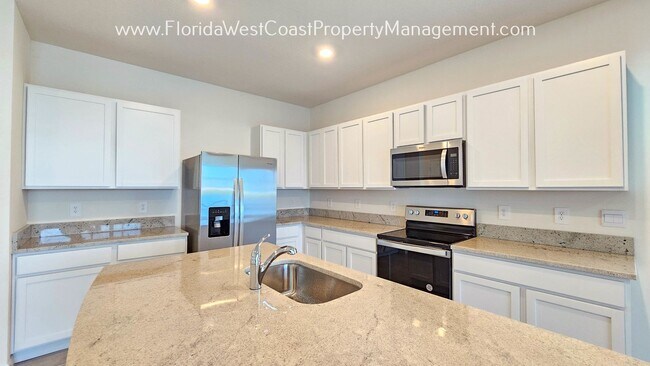 Photo - GORGEOUS CORNER TOWNHOME IN STAR FARMS- LAKEWOOD RANCH! 3 BED/2.5 BATH/1 CAR GARAGE!