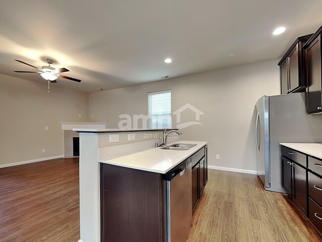 Photo - 945 Riggs Dr E
