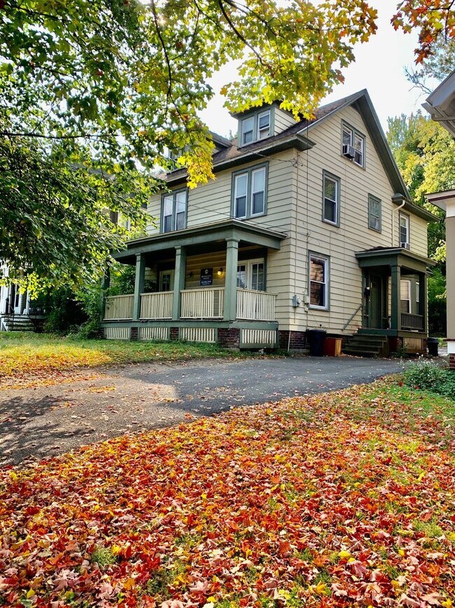 920 Westcott - Students & Non-students wel... - 920 Westcott - Students & Non-students wel... House