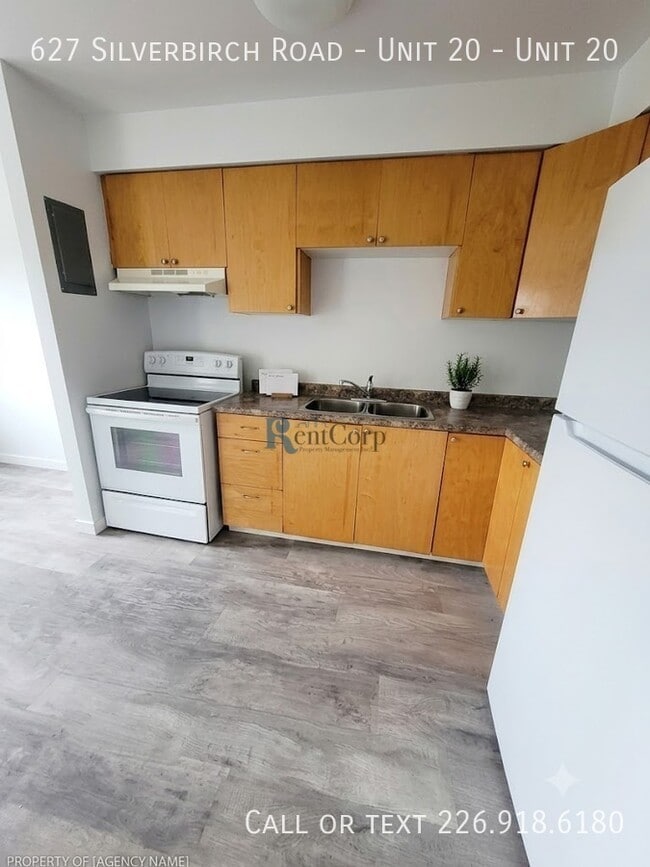 Photo - 627 Silverbirch Rd