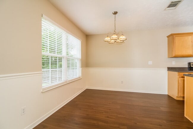 Photo - 1878 Portway Rd