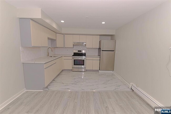 Photo - 380 Undercliff Ave