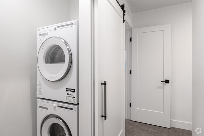 2BD , 2,5BA - 1275SF - Carlsbad Crossing