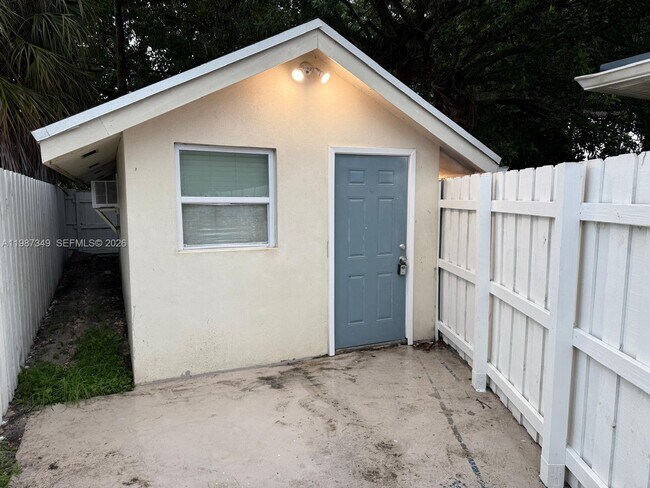 Photo - 4337 SW 49th St Unit 2