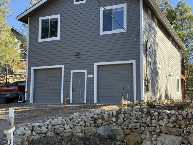 Building Photo - Discover your dream home in Flagstaff!