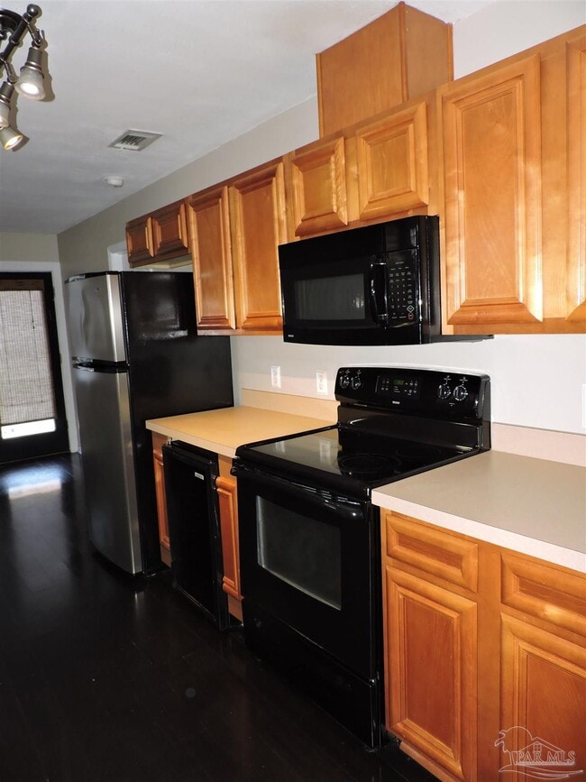 Photo - 147 Creekview Dr