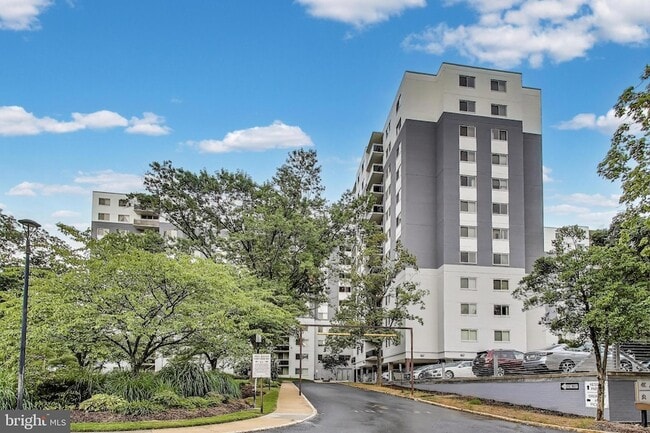 Building Photo - 7333 New Hampshire Ave Unit 210