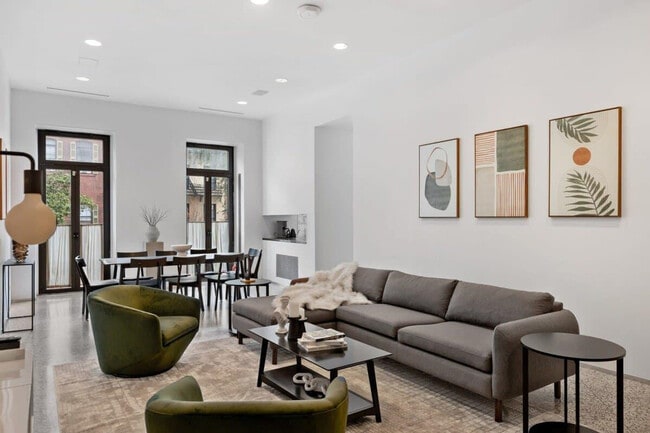 Building Photo - 318 W 14th St Rental