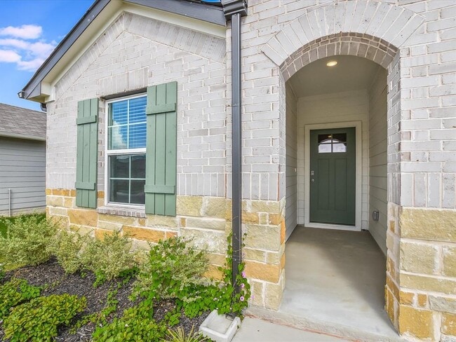Photo - 1305 Camden Ln