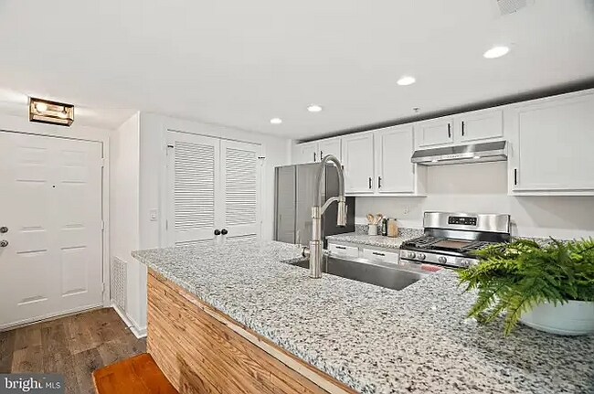 Photo - 1240 Holbrook Ter NE Unit 204