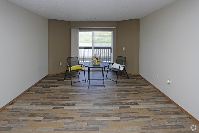2BR, 2BA - 1,050 SF