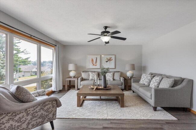 Photo - 923 Beaver Lake Blvd House