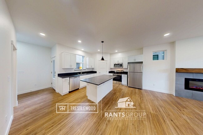 Photo - Modern Home in Trestlewood – Where Comfort Meets Community!