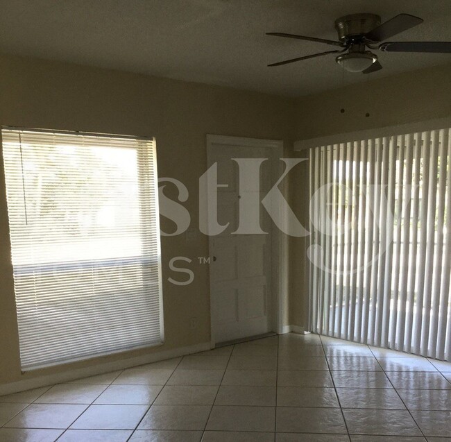 Photo - 900 W Bloxham St