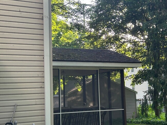 Photo - 210 W Henry St Unit 1