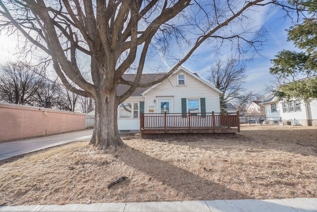 2303 Main St