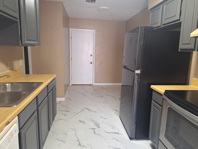 Photo - 829 N Burdick St Unit D