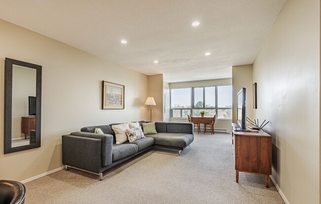 Photo - 600 Grenfell Dr