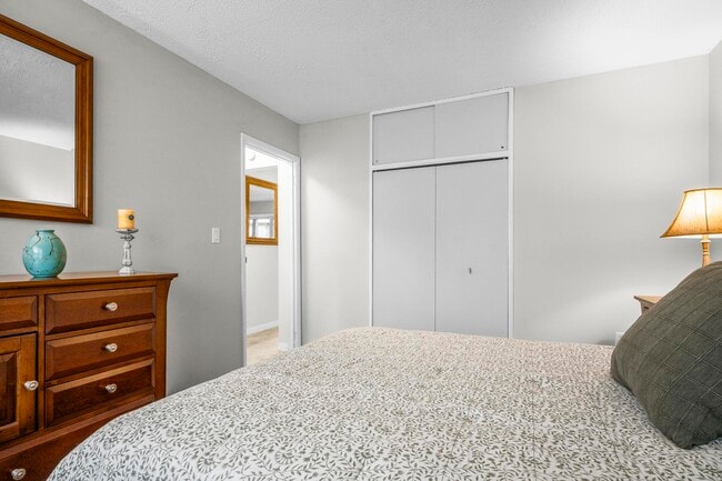 Williamsburg & Portage Pointe Apartments