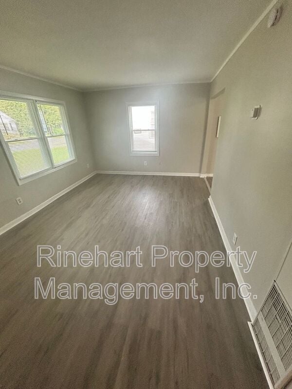 Photo - 364 Baker St