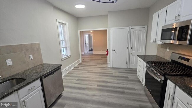 Photo - 637 N 32nd St
