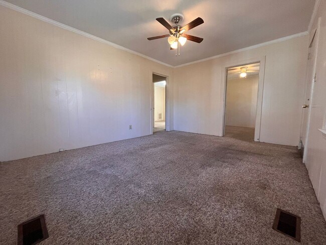 Photo - Charming 2 bedroom, 1 Bathroom Home Walkin...