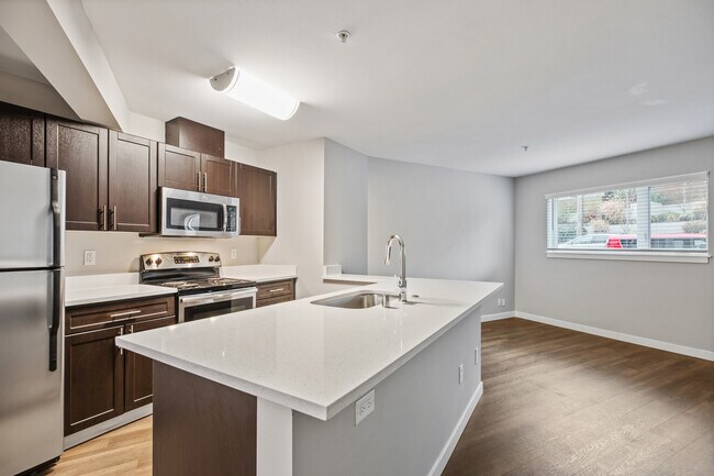 Photo - 999 Hiawatha