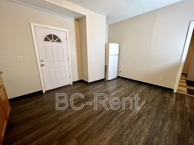 Photo - 1127 Main St