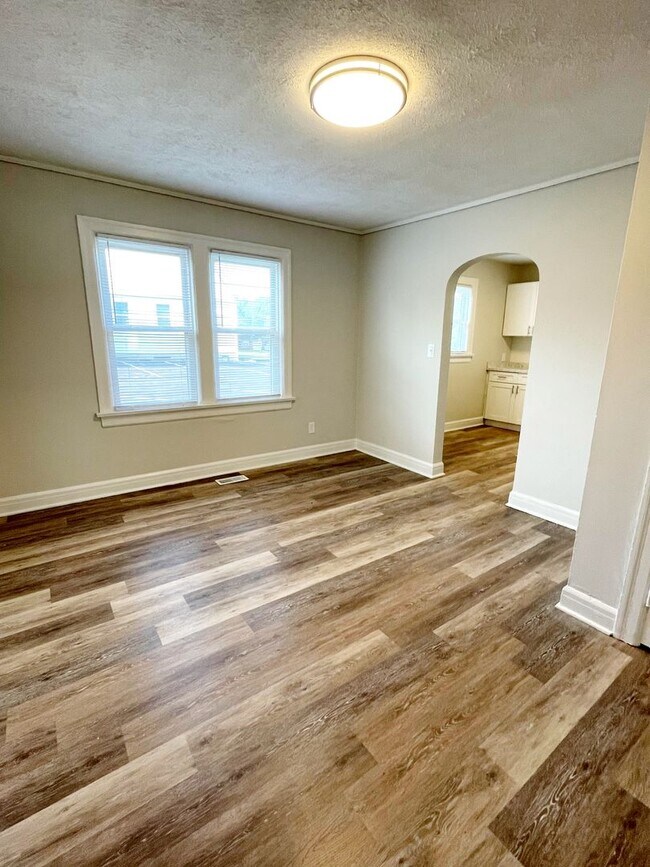 2 Living Area's & 2 Car Garage Near MSU,... Rental House Rental in