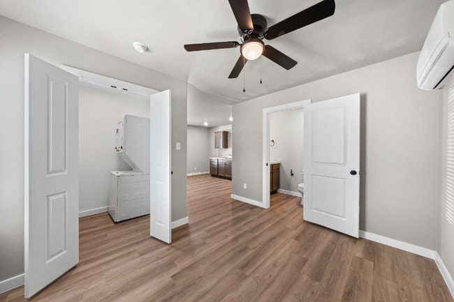 Photo - 107 Thomas St