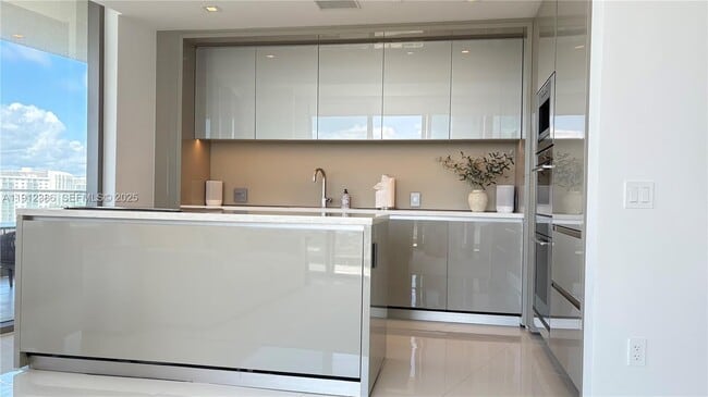 Photo - 18975 Collins Ave Unit 905