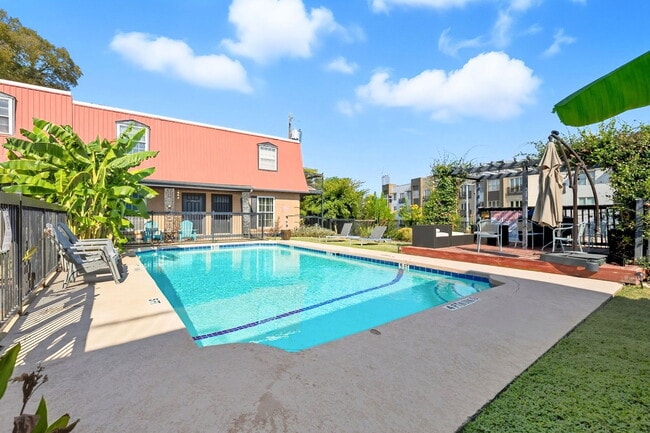 Building Photo - 900 S Lamar Blvd Unit 210