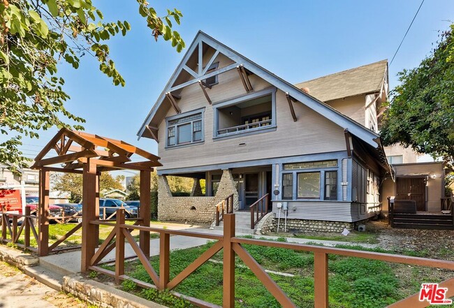 Building Photo - 1054 Maine Ave