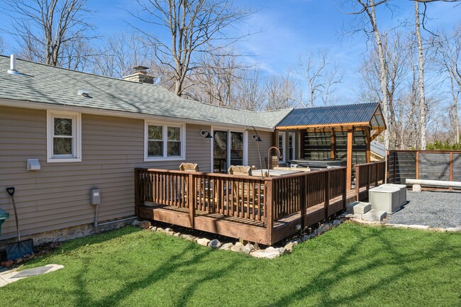 Photo - 100 Poplar Ln
